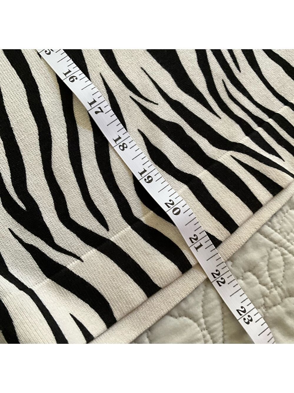 City Silk Zebra Print Short Sleeve Knit Top Size P/M - Picture 5 of 5
